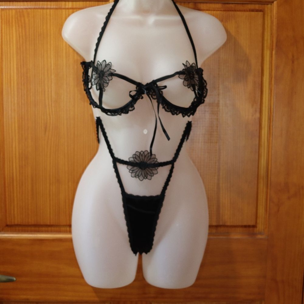 Frederick's of Hollywood Black Sexy Floral Cage Bra & Thong Lingerie Se… - Picture 2 of 7